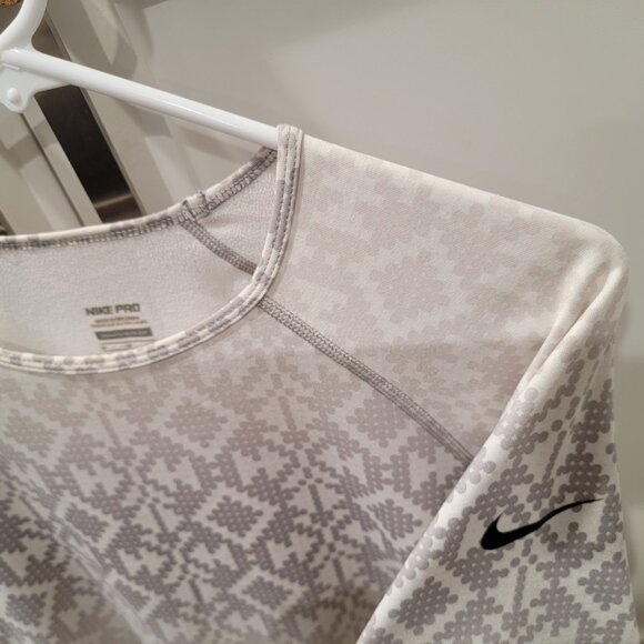 Nike Longsleeve Tee White Gray DriFit Fleece lined Top Activewear Women Size Med - Picture 11 of 11